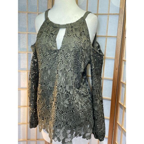 International Concepts Med Cold Shoulder Top - Picture 1 of 12